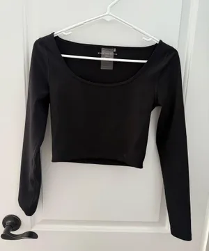 White Fox Boutique black athletic top thumbnail 1