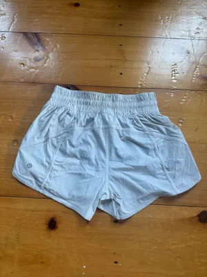 Lululemon Hotty Hot Shorts 2.5" thumbnail 2