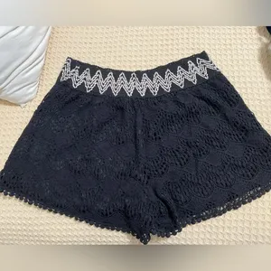 Vigoss black laced shorts thumbnail 1
