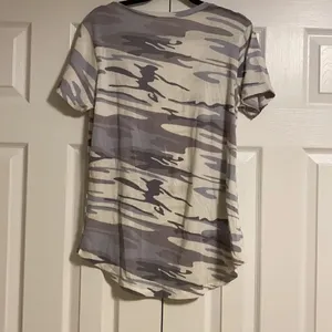 Z Supply Women’s V Neck Camouflage T-Shirt thumbnail 7
