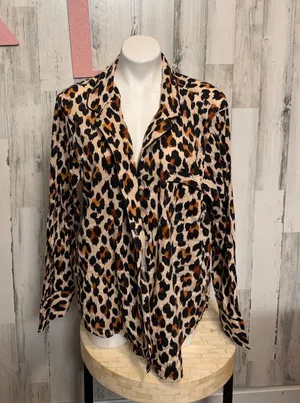 Victoria's Secret Leopard Print Button Up Pyjama Top Womens Size XL Sleepwear thumbnail 1