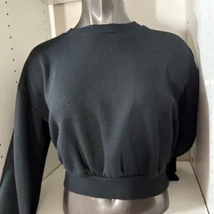 Woman’s wild fable crop top pull over sweatshirt, size medium thumbnail 14