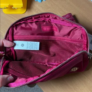 Lululemon Everywhere Belt Bag 1L NWT L Monogram Metallic. BRML/SLVR thumbnail 7