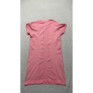 Lululemon Swiftly Tech Short Sleeve Shirt Pink Women Size 4 Seamless Athletic thumbnail 3