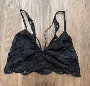 Victoria's Secret Black Lace‎ Bralette V-Neck Cage Strap Scalloped Eyelet Size M thumbnail 1