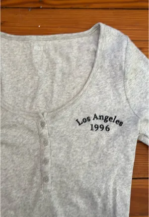 Hollister grey long sleeve top thumbnail 2