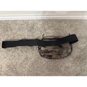 Lululemon Everywhere Crossbody Belt Bag,Heritage Camo Wash,Juniper Green& Blac thumbnail 11