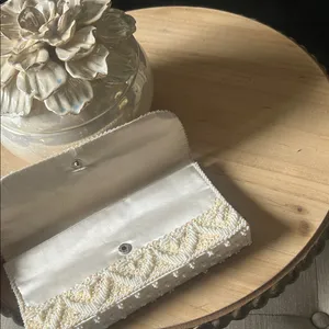 Non Signe Handmade Creme/White Bridal Beaded Clutch Made in Hong Kong thumbnail 5
