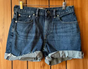 Everlane Classic Vintage Dark Blue Wash Raw Hem Mid-Rise Relaxed Denim Shorts thumbnail 5