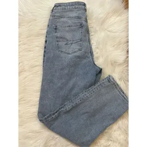 American Eagle Light Wash Mom Jeans 8 thumbnail 3