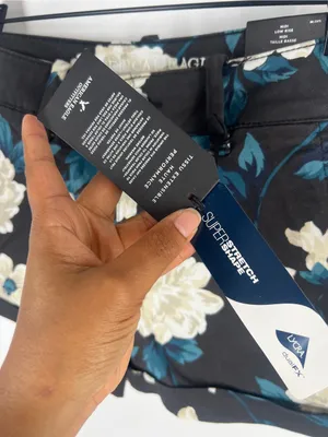 American Eagle AEO Twill Floral Midi Low Rise Shorts Size 4 NWT thumbnail 5