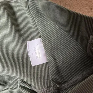 Vuori Ribbed High Rise Leggings Womens Medium Green VW442 Activewear Yoga Pants thumbnail 4