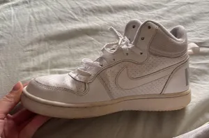 NIKE Women’s Size 7 Court Borough Mid Basketball Shoes White thumbnail 6