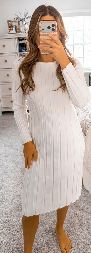 Boutique White knit longsleeve Midi Dress thumbnail 2