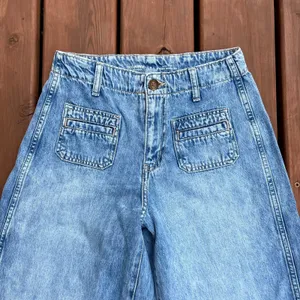 Old Navy‎ Jeans Light Wash High-Rise Baggy Wide-Leg Utility Women Size 0 thumbnail 3