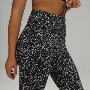 Lululemon Black White Pattern High Rise Leggings 4 Yoga Running Workout Pants thumbnail 1