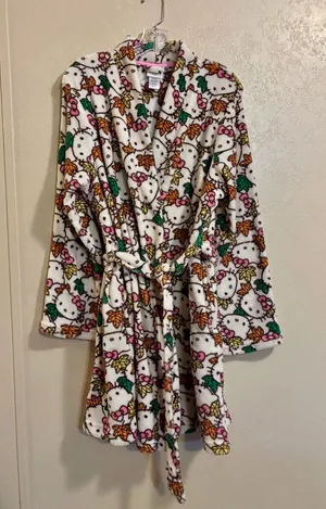 NWT Hello Kitty Hello Fall Plush Robe sz L thumbnail 1