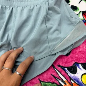 lululemon hotty hot shorts thumbnail 2