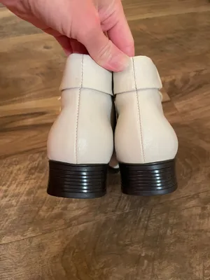 St. John’s Bay Womens Size 5M Winter White Leather Lace Up Ankle Booties Shoes thumbnail 8