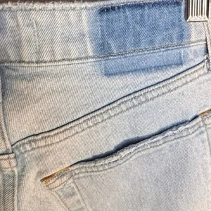Abercrombie & Fitch 90s Relaxed High Rise Jeans Distressed Light Wash‎ 27 thumbnail 11
