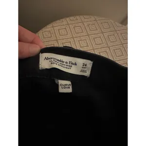 Abercrombie and Fitch Curve Love Ultra High Rise 90s Straight Jean thumbnail 3