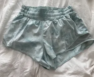 Lululemon Hotty Hot 2.5" Shorts Blue Size 4 thumbnail 1