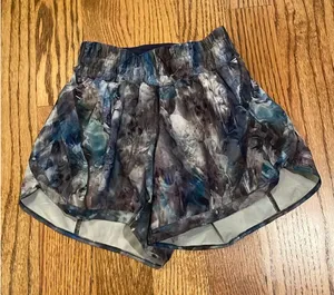 Lululemon Track That Mid-Rise Short 5” Lined thumbnail 1
