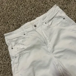 American Eagle White Distressed High Waisted Mom Straight Jeans size 12 Regular thumbnail 3