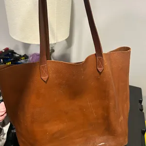Madewell Elegant Brown Leather Tote Bag Genuine Leather see imperfection on bag thumbnail 2