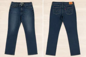 Levi's Signature Women's Mid-Rise Straight Denim Jeans Dark Wash 16 Blue thumbnail 2
