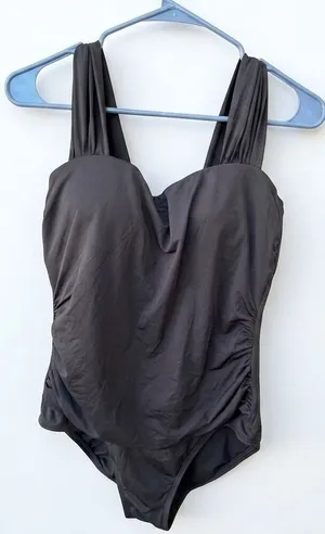 Jantzen size M one piece swim with ruched side. thumbnail 1