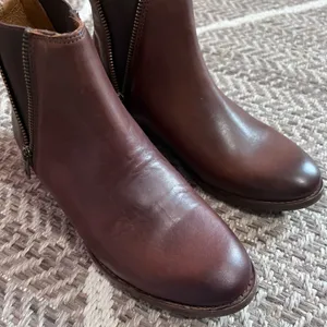 Frye Carly Zippper Chelsea Boot Sz 6.5B thumbnail 4