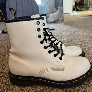 Dr. Martens s White Boots thumbnail 1