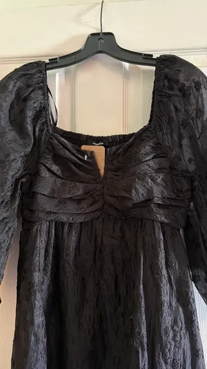 Black Dress Size M thumbnail 2