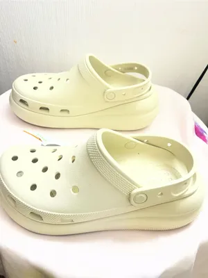 CROCS Classic Platform Clogs in Light Cream thumbnail 9