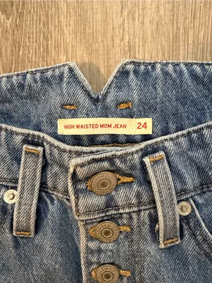 Levi’s 24 High Waisted Mom Jean Button Fly‎ Women's Casual Classic Blue Denim thumbnail 5