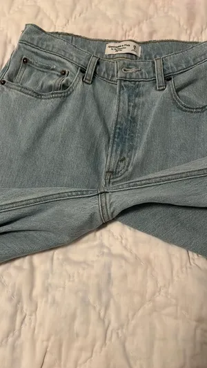Abercrombie High-Rise Jeans 90s Relaxed thumbnail 6