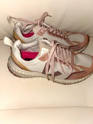 Veja Condor 2 Alveomesh running shoes in the Natural Dried-Petal Pink color combination (dried petal pink and cream). thumbnail 2