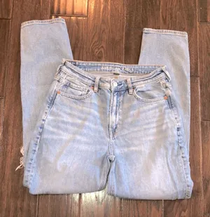 American Eagle MOM jeans size 6 long distressed thumbnail 1