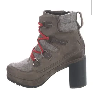 Sorel woman’s boots  thumbnail 3