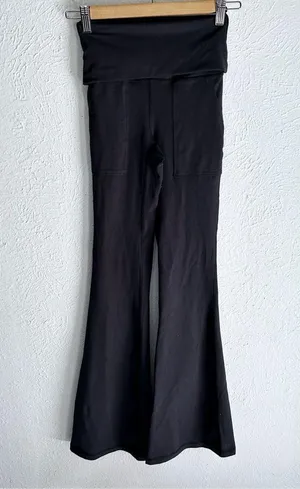 OFFLINE By Aerie The Hugger High Waisted Foldover Flare Legging Black XS thumbnail 3