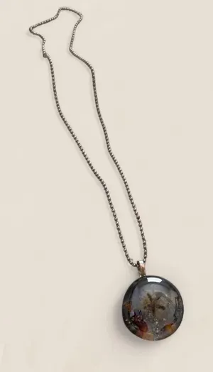 Source Unknown Vintage art glass Round Pendant Necklace Silver Tone Chain thumbnail 1