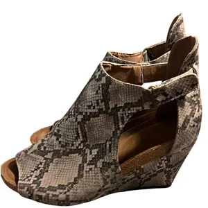 Boutique Snake Print Peep Toe Wedge Booties Women's Size 8‎ thumbnail 1
