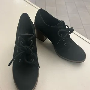 Boots Chic Black Lace-Up Heeled Boots Like New! 7 1/2M-White Mountain Built well thumbnail 1