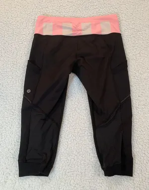 Pink and Black Capri Leggings Vintage Style Size 4 GUC thumbnail 3