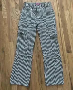 Edikted low rise cargo jeans thumbnail 2