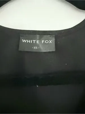 White Fox Boutique Black Ring-Detail Sleeveless Crop Top thumbnail 5