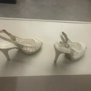 Heels Elegant White Peep-Toe Slingback Heels Audrey Brooke 8 1/2 Great shape thumbnail 3