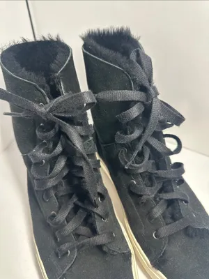 UGG Women's Beven Boot Sneaker
Size 8.5 thumbnail 4