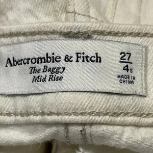 Abercrombie & Fitch The Baggy Mid Rise Women's White Wide Leg Denim Jean Size 4 thumbnail 4